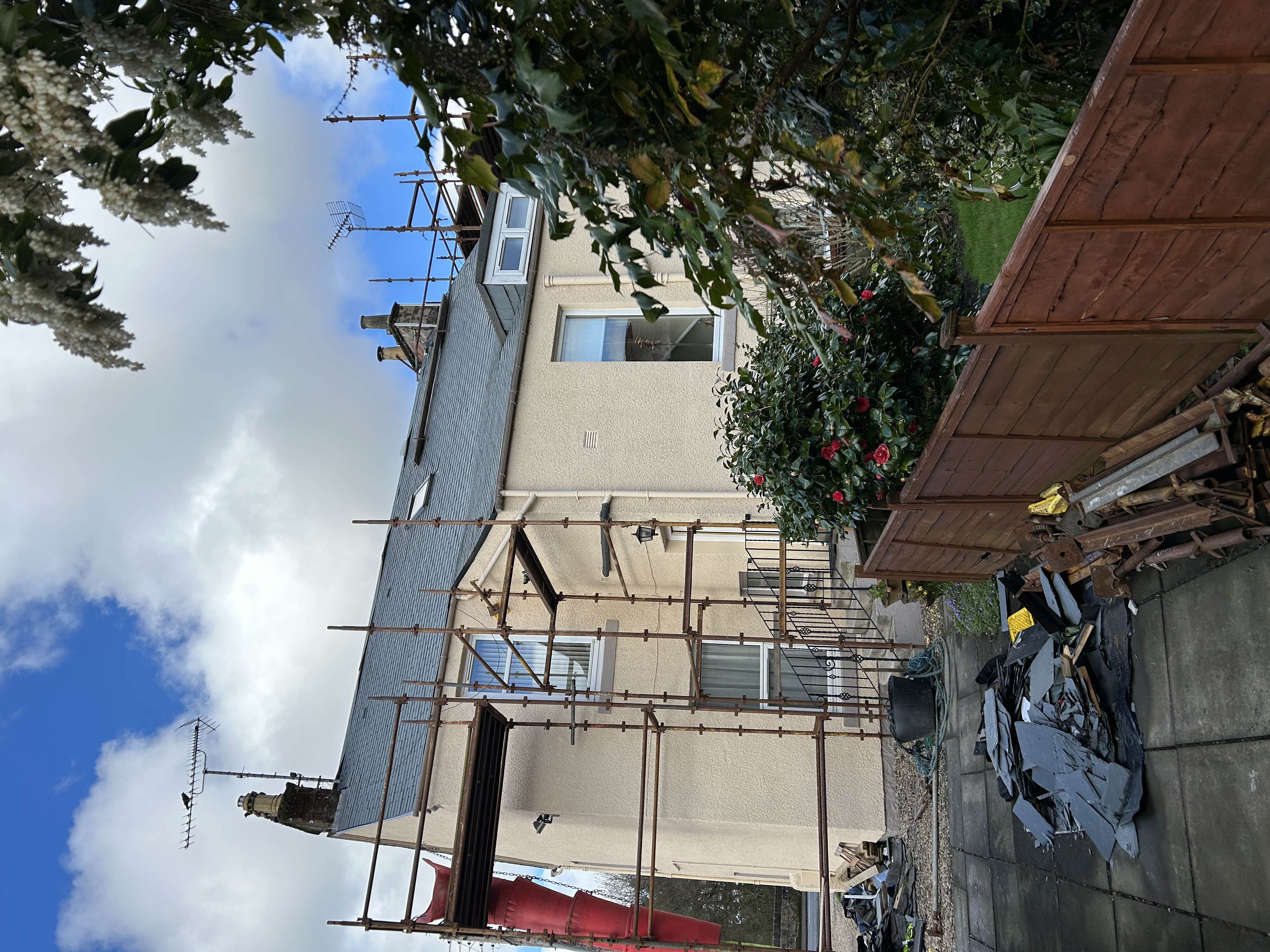 Brazilian slate roof installation